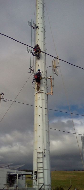 KAHU tower site in Naalehu is dismantled, December 2012