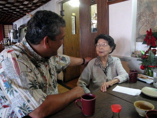 Mayor Kenoi listens to stories from Shizuko "Grandma" Teshima at the iconic Teshima's Restaurant. Photo taken in 2011, courtesy the County of Hawaii.