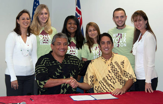 Representatives from the Coalition for Tobacco-Free Hawai'i and Kealakehe High School students who advocated for the measure joined Mayor Billy Kenoi and Councilman Dru Mamo Kanuha for a ceremonial signing of Bill 135, courtesy Hawaii County