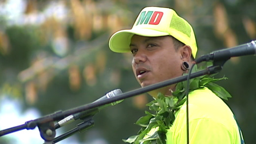 Sammy speaks to the crowd at the Kamehameha Statue in Hilo