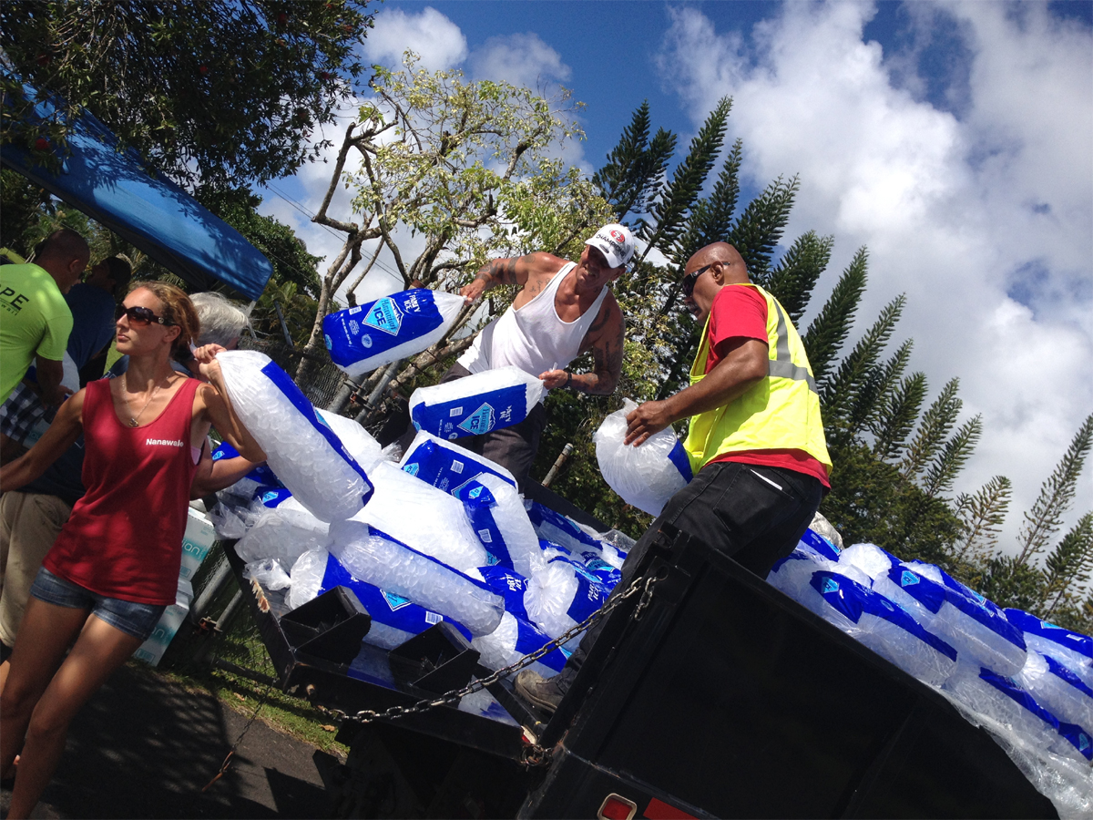 The Hawaii National Guard delivers a truck load of ice to Nanawale