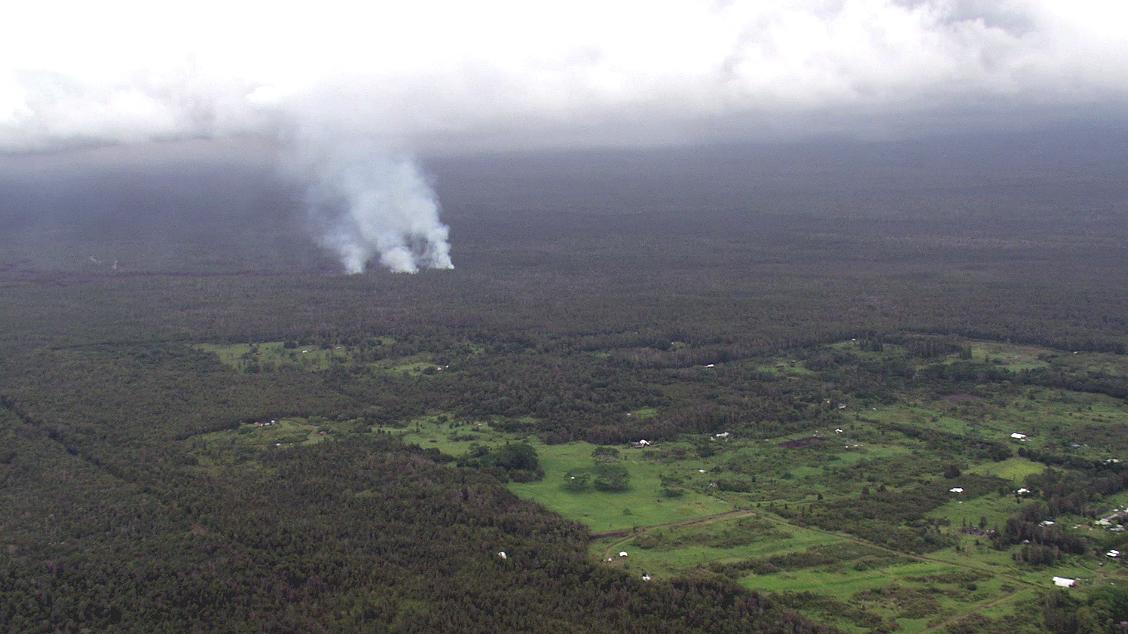 Still image from Kalber's video shows the distance of the lava flow to Kaohe Homesteads (Sept. 8)