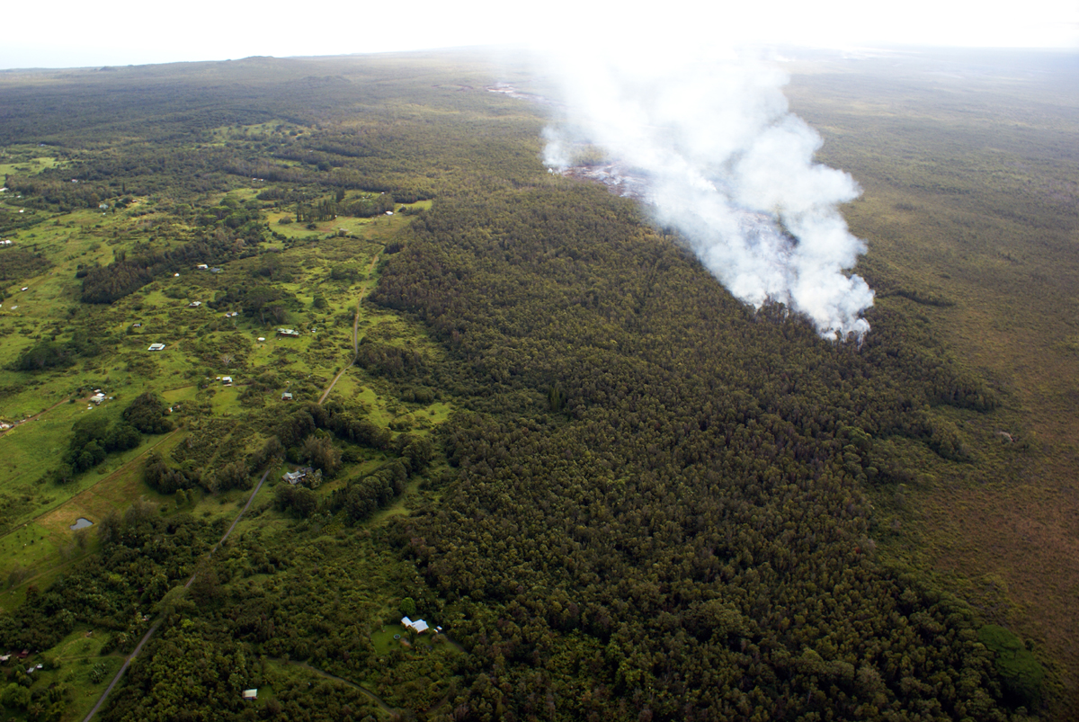 This USGS HVO photo shows the flow front was 2.7 km (1.7 miles) from Apaʻa st. and 3.8 km (2.3 miles) from Pāhoa Village Road when it was taken on September 17. Over past two days, the flow front has advanced at an average rate of 290 m/day (960 ft/day), scientists say.