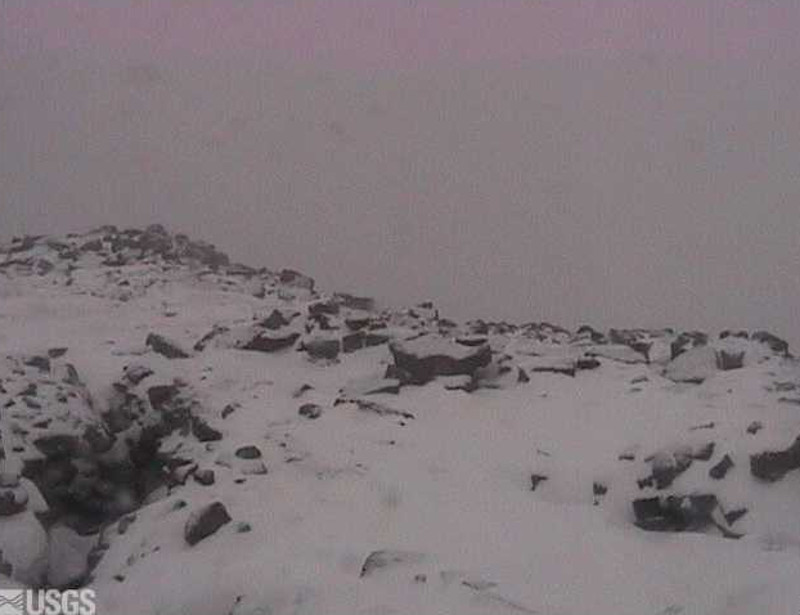 Inset of USGS HVO Mauna Loa summit webcam at 9:40 a.m.