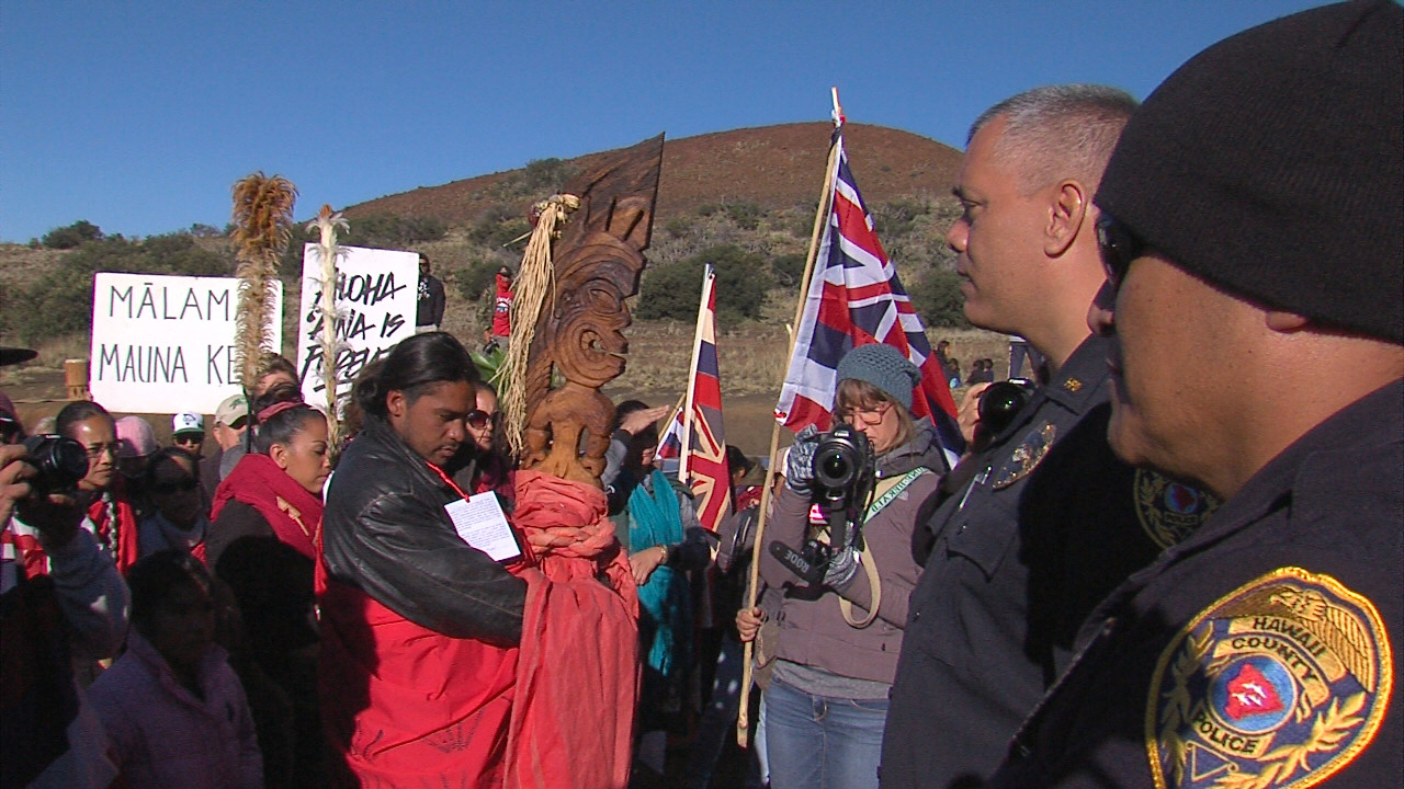 Protectors meet police in the middle of the road before the arrests were carried out. Image from video by David Corrigan.