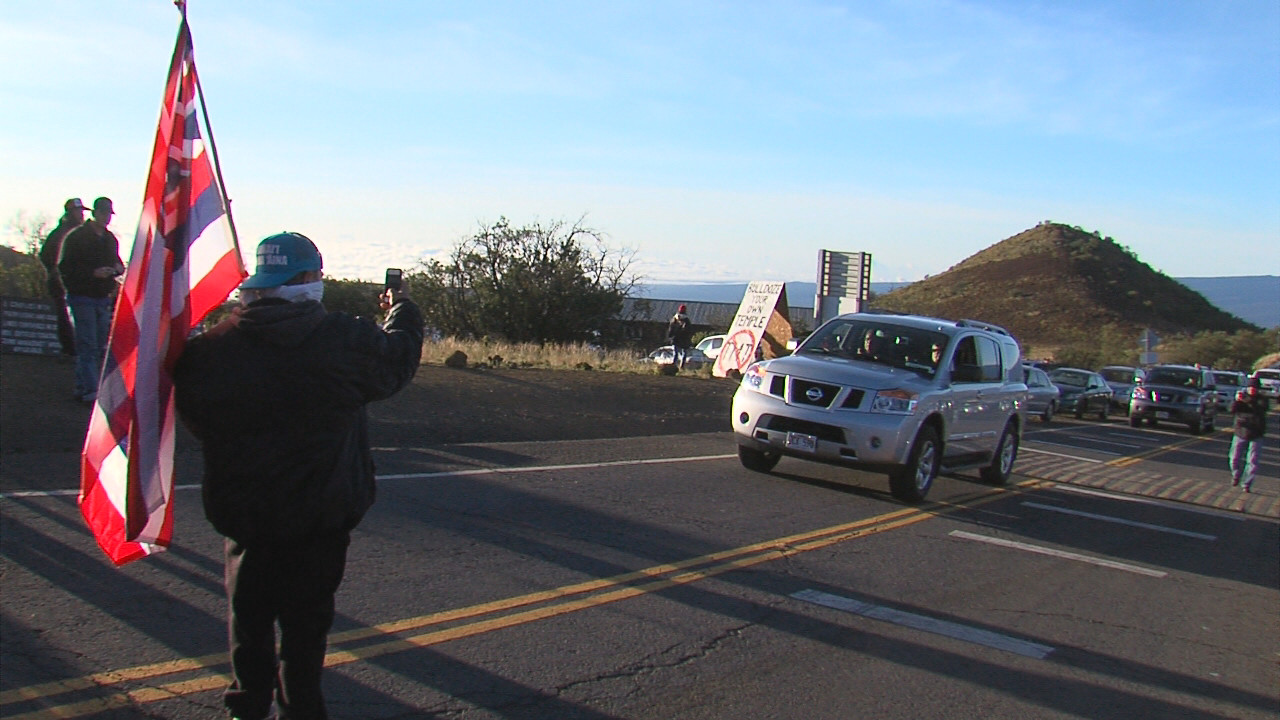 The first vehicle in the  Thirty Meter Telescope convoy.