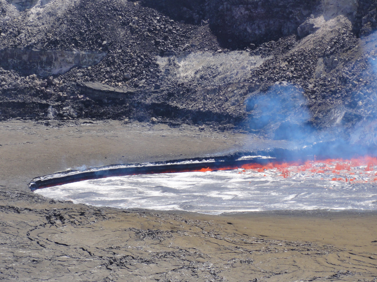 This photo was taken moments after the explosive event, and shows the overhanging ledge of lava along the rim that was exposed as the lava level dropped. (USGS photo)