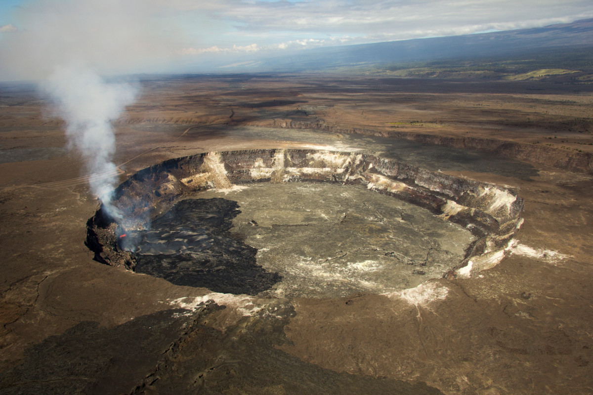 Halema'uma'u crater, photo by USGS Hawaiian Volcano Observatory.