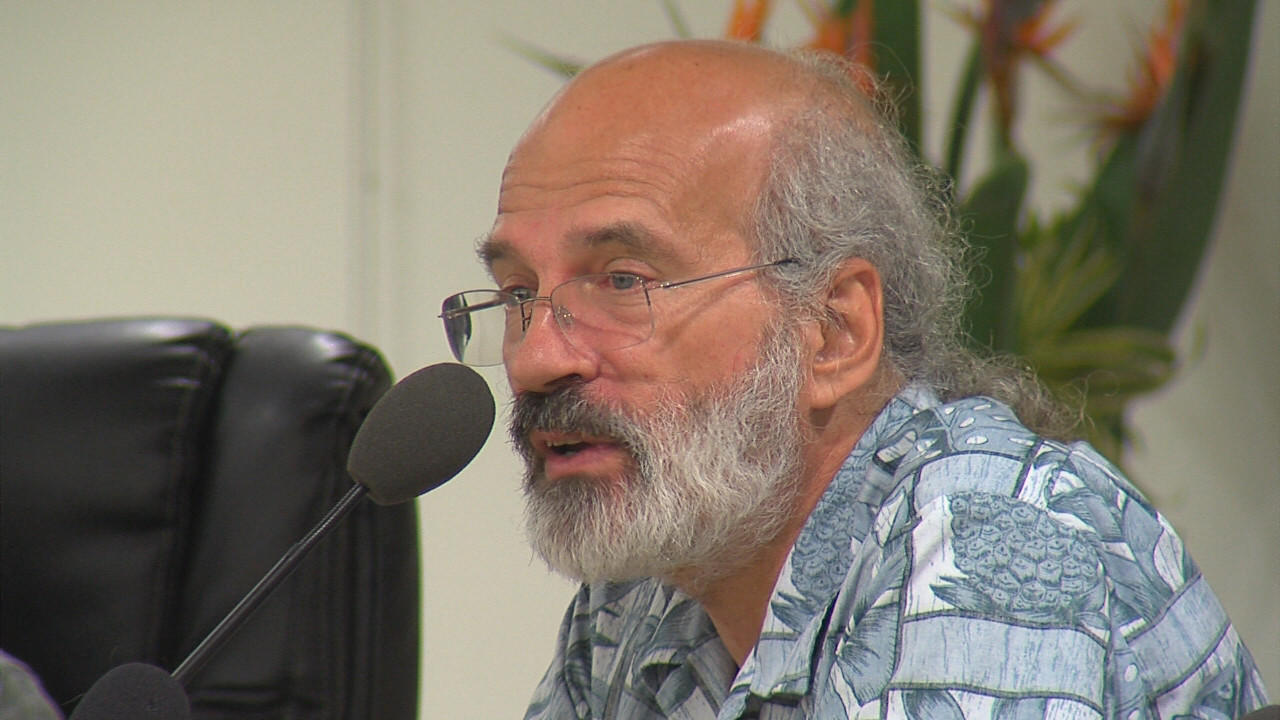 Henry Curtis speaks in Kona on June 18, 2015.