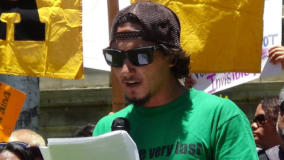Kahookahi Kanuha speaks on Oahu. Photo by Pono Kealoha