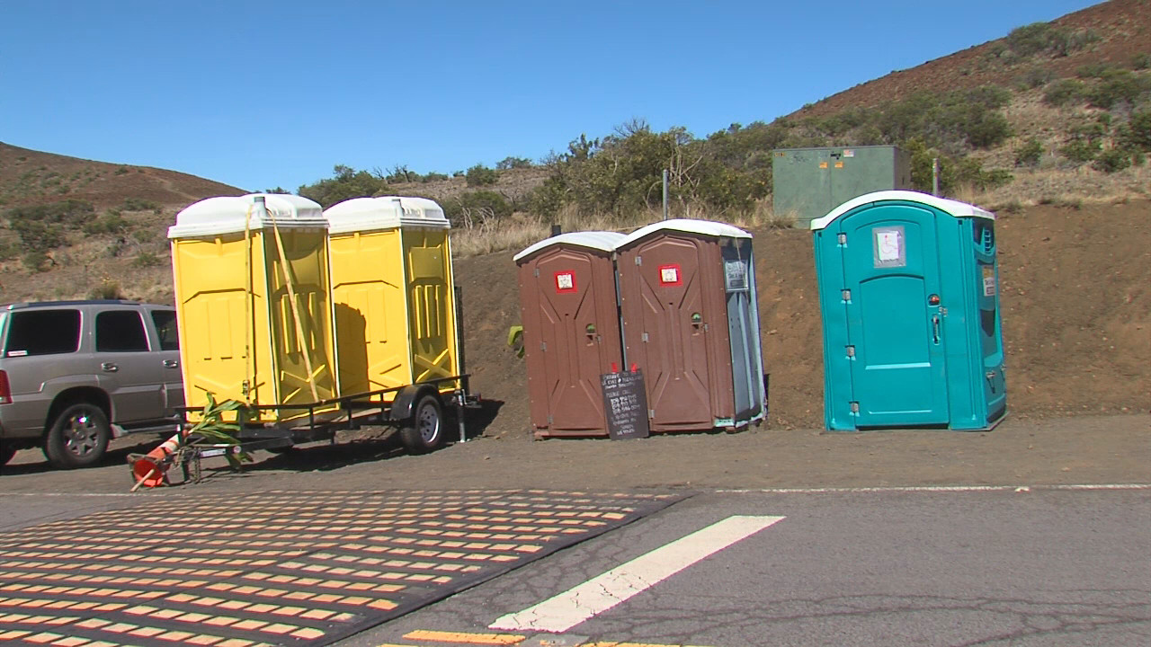 DLNR has apparently given notice to companies providing portable toilets at the Mauna Kea Access Road crosswalk at Hale Pohaku in the absence  of restrooms, which have been locked by the state.