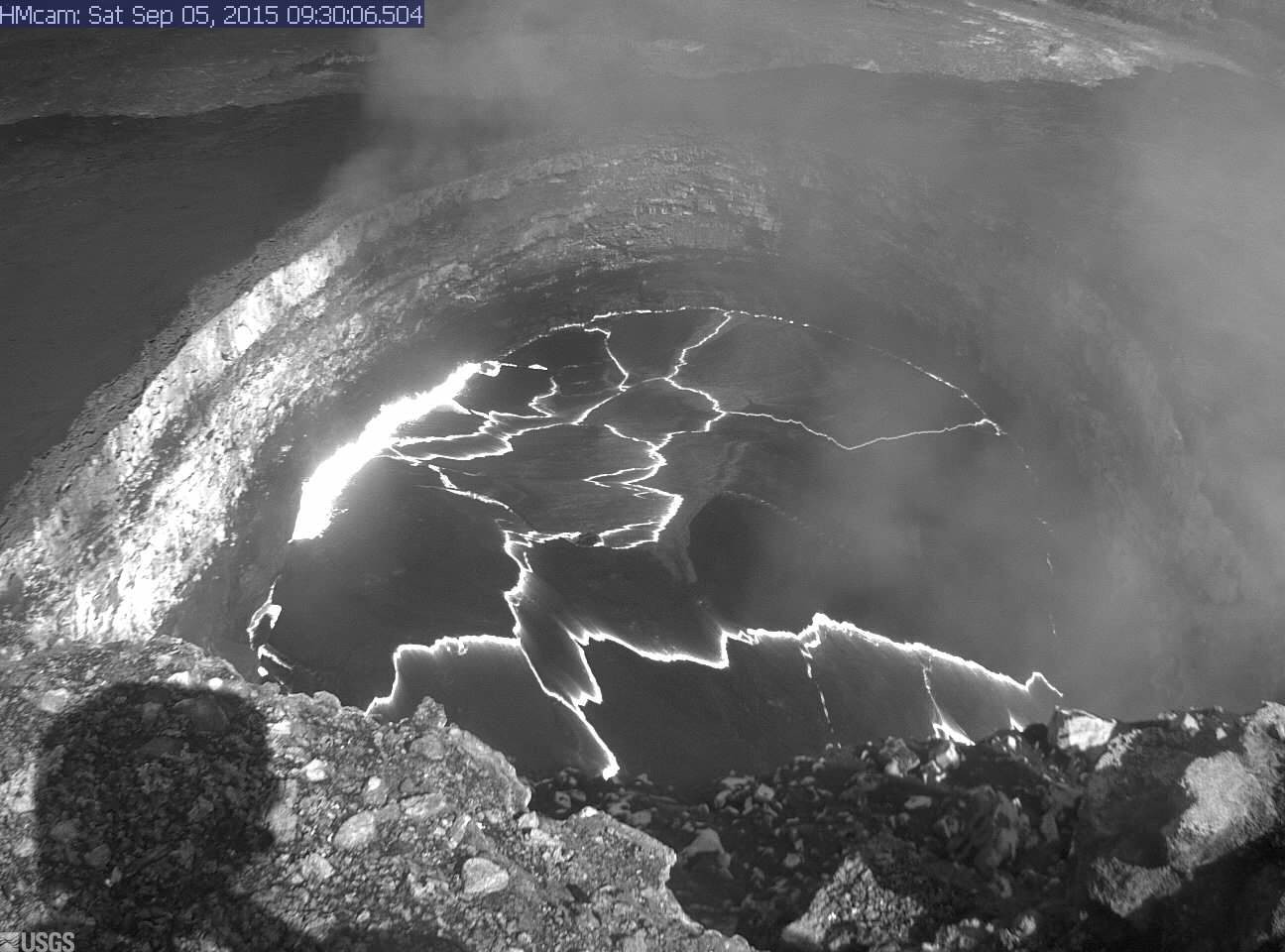 USGS webcam: Halemaʻumaʻu Overlook Vent from Halemaʻumaʻu Overlook