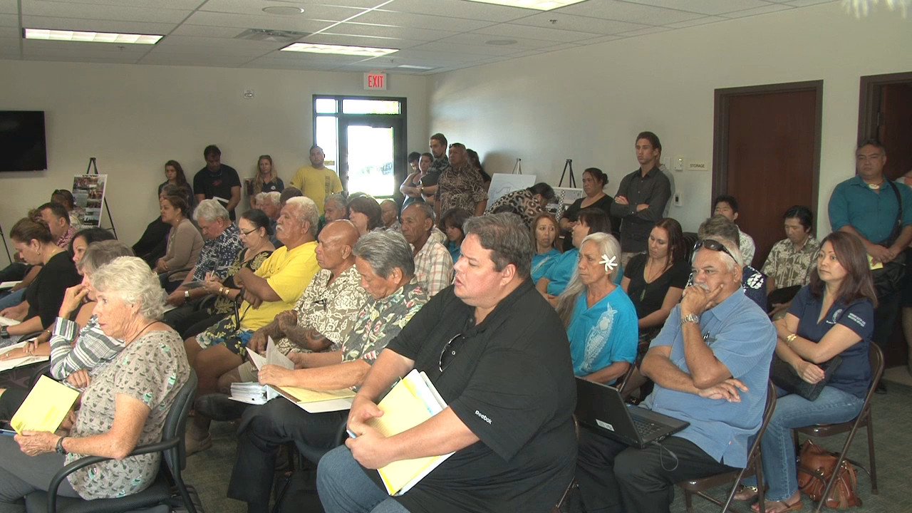 The audience listens as the Leeward Planning Commission considers the Kahalu'u Ma Kai SMA application. 