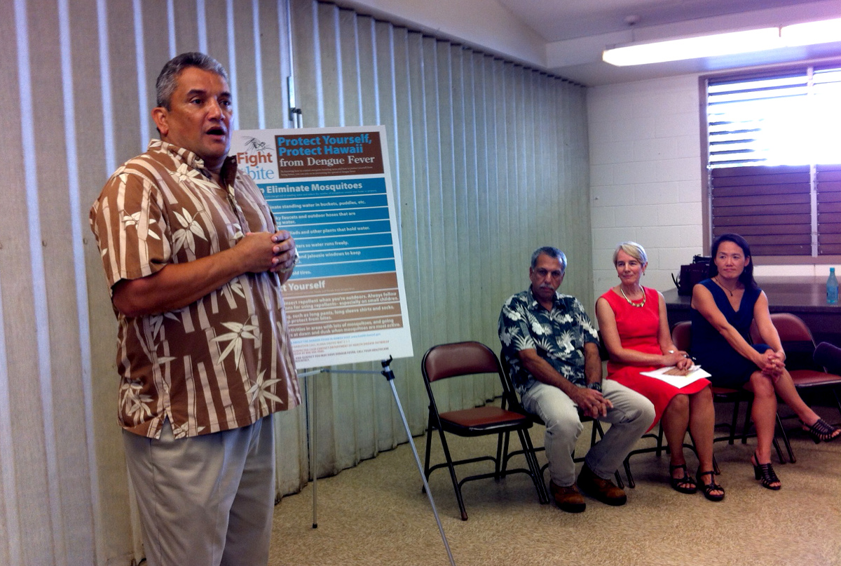 Mayor Billy Kenoi speaks at the Nov. 9 press conference at Yano Hall, photo by Sherry Bracken. 