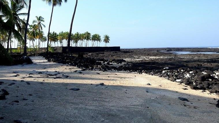 image after the cleanup, courtesy Facebook page of Pu‘uhonua o Hōnaunau National Historical Park.