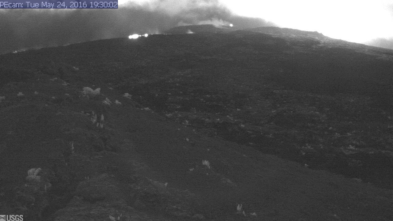 USGS Hawaiian Volcano Observatory Puʻu ʻŌʻō East Flank webcam on the evening of May 24, 2016.