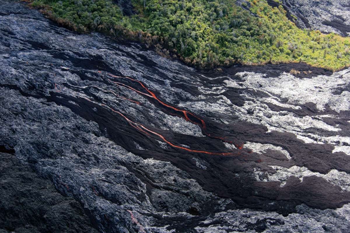 (USGS photo) On the pali: dark brown areas are recently active ʻaʻā, and the shiny gray areas are pāhoehoe lava.