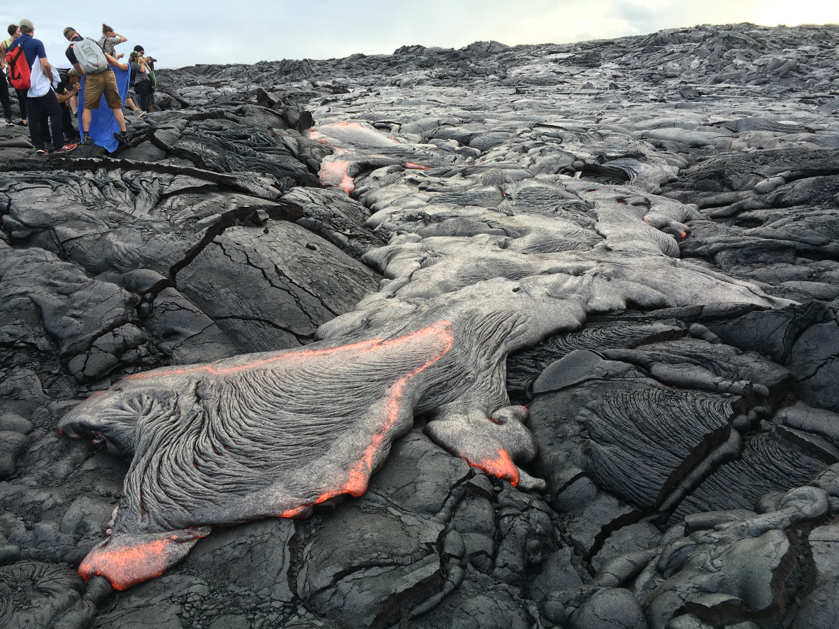 (USGS photo) On Friday evening, breakouts from the east side of lava flow "61g" provided good viewing for visitors who walked in from the Kalapana viewing area.