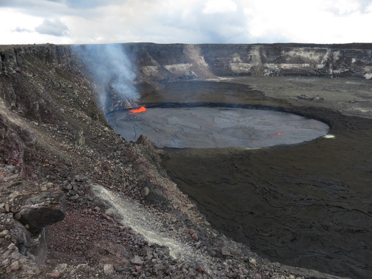 (USGS) Lava lake view taken from the east edge of Halemaʻumaʻu on Saturday.