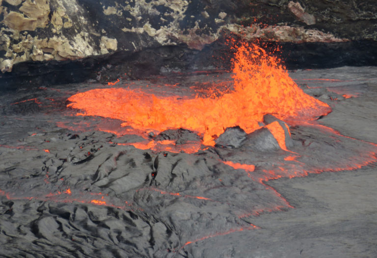VIDEO: Kilauea Volcano Lava Lake Level Fluctuates