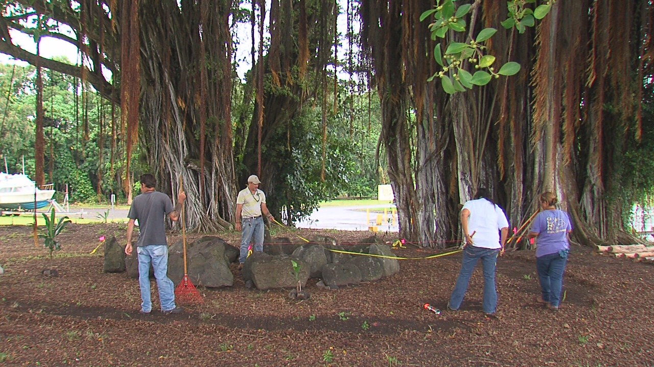 State workers prepare the area around the stones that once belonged to Kuakaananuu Heiau.