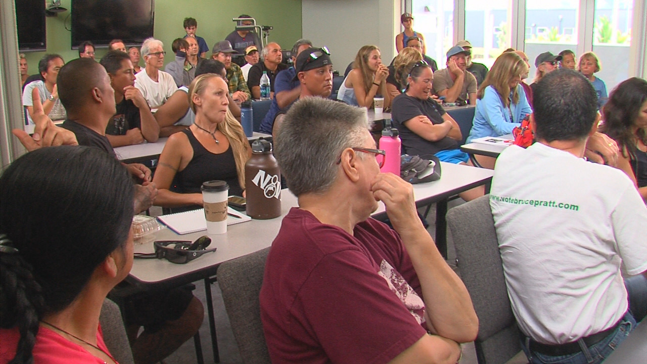 Several dozen stakeholders gathered in Kona for the DLNR public information meeting on manta ray viewing.
