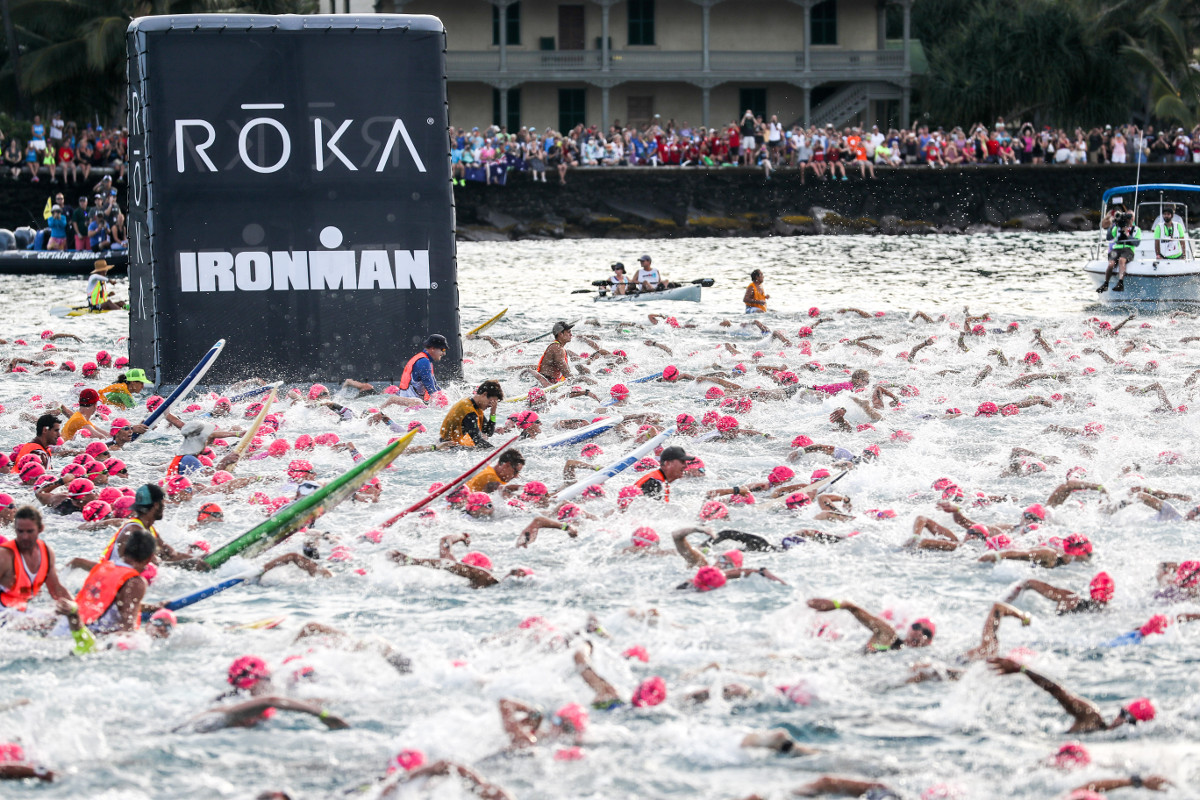 THERE SHE GOES. A mass of elite age-group female athletes battle for position to the delight of the IRONMAN World Championship crowd in Kailua-Kona, Hawai`i (Tony Svensson/IRONMAN) – Copyright © 2016 IRONMAN, All rights reserved.