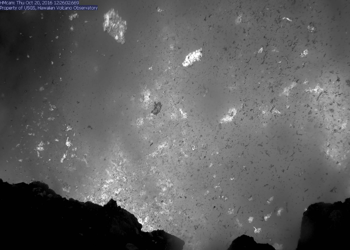 blasted spatter (molten lava) and rock fragments on to the rim of Halemaʻumaʻu Crater, as well as on to the closed section of Crater Rim Drive, about a quarter-mile from the vent. (USGS)