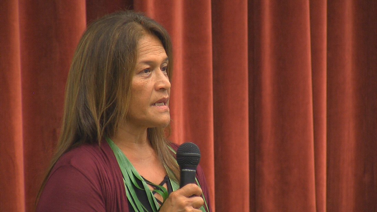 Terri Napeahi speaks during Friday's meeting in Keaukaha.