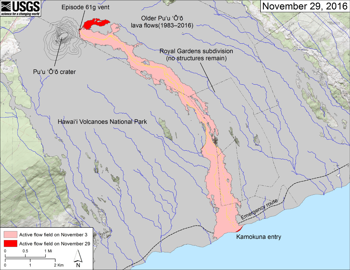 This USGS map shows recent changes to Kīlauea’s East Rift Zone lava flow field. The area of the active flow field as of November 3 is shown in pink, while widening and advancement of the active flow as of November 29 is shown in red. The new flow branch east of Puʻu ʻŌʻō started from a breakout at the episode 61g vent on November 21. Older Puʻu ʻŌʻō lava flows (1983–2016) are shown in gray. The yellow lines (dashed where uncertain) show the mapped trace of lava tubes as determined from aerial thermal imaging and ground mapping.