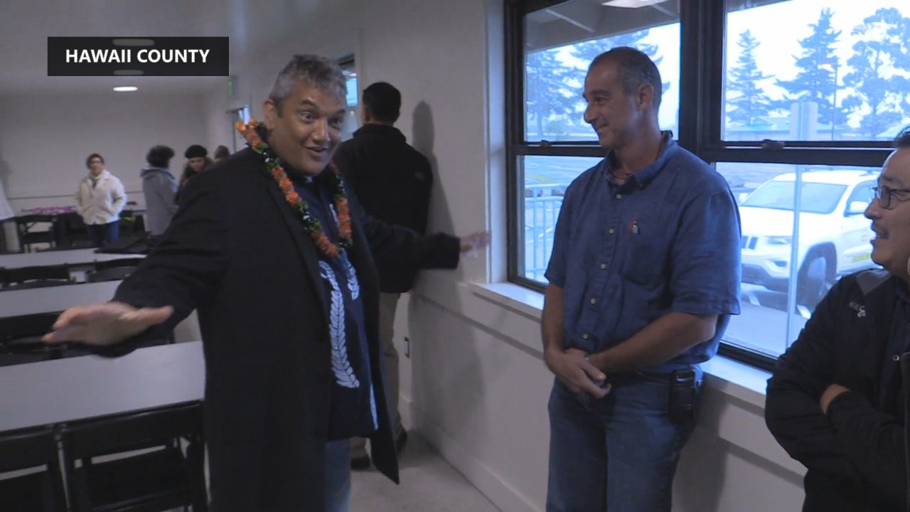 Mayor Kenoi speaks to those in attendance on Thursday.