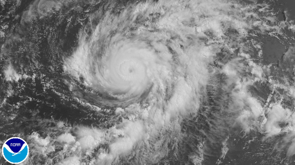 Hurricane Fernanda Sunday July 16 Update