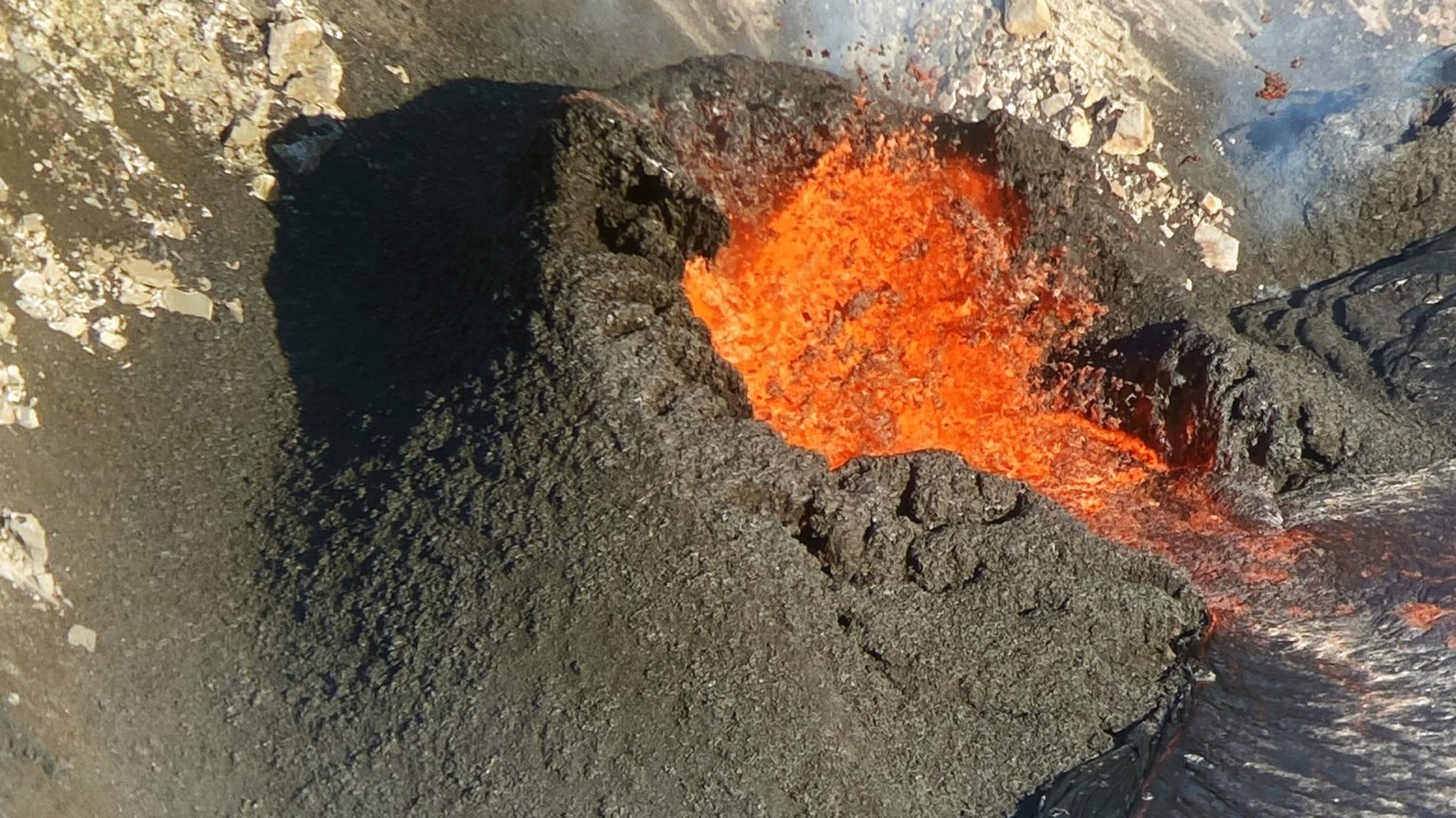 VIDEO Kilauea Volcano Eruption Update, Alert Level Change