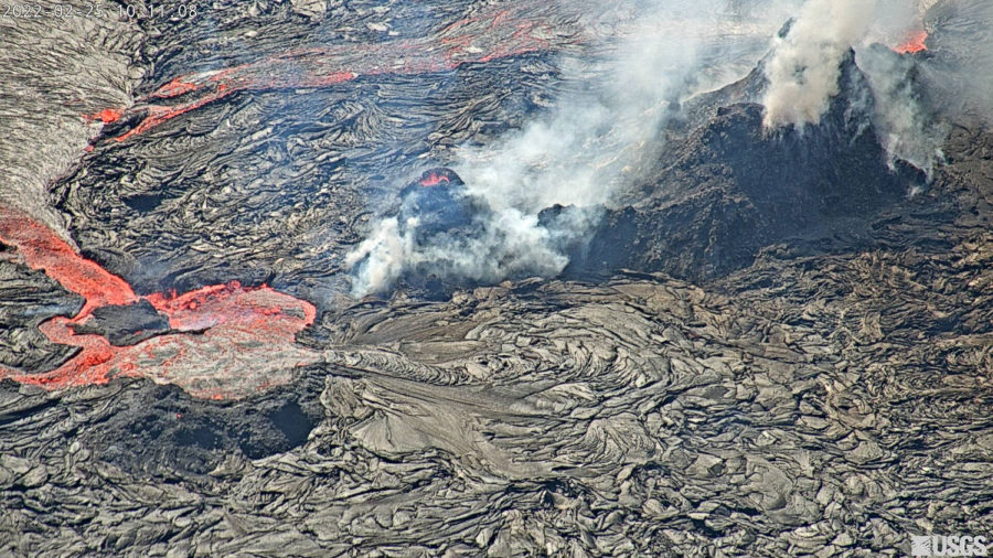 Lava Eruption Resumes At Kilauea Summit