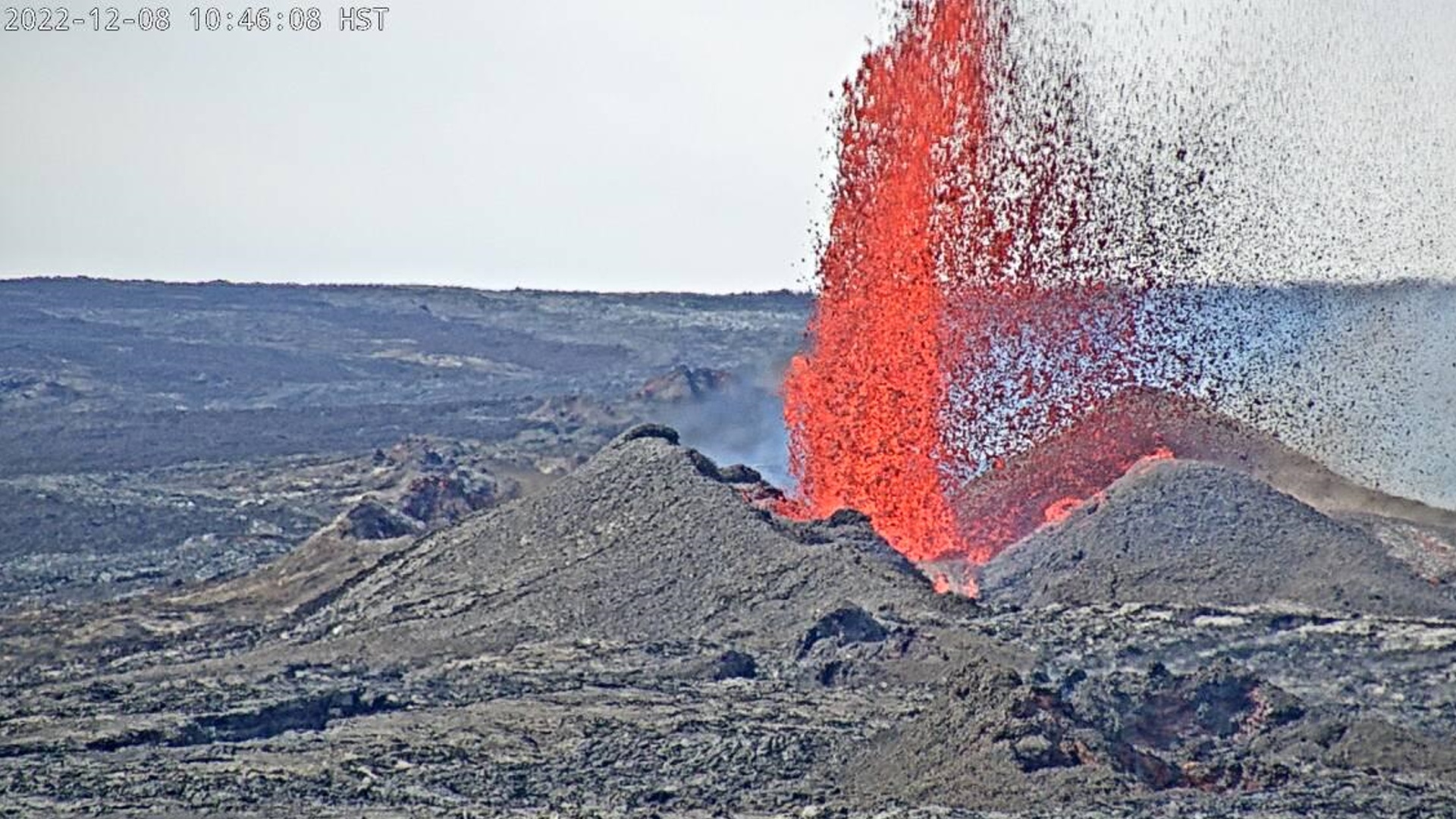 VIDEO: Major Change In Mauna Loa Eruption Overnight