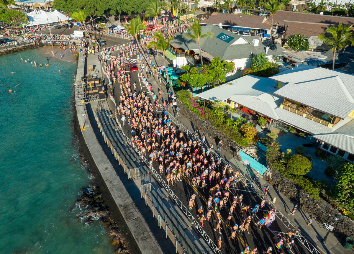 UnderPants Paraders Run Through Aliʻi Drive