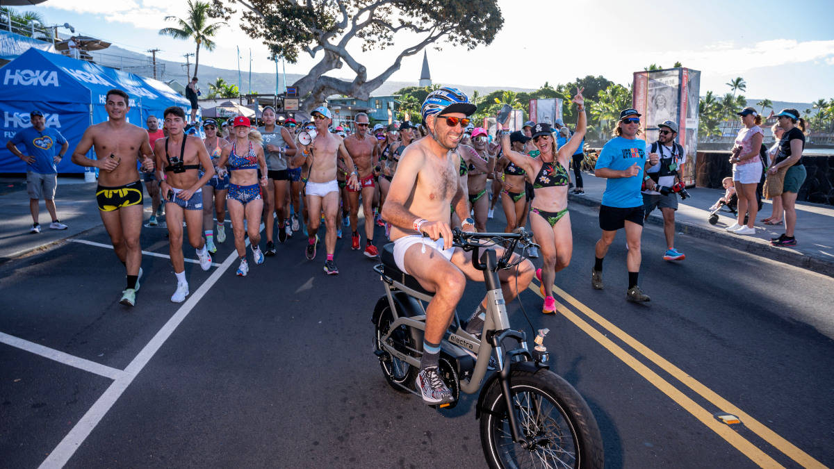 UnderPants Paraders Run Through Aliʻi Drive