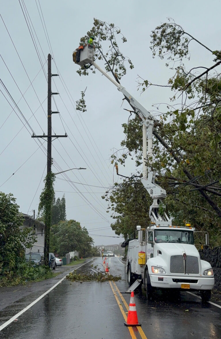 Hawaiian Electric Crews Continue Work To Restore Power After Storm ...